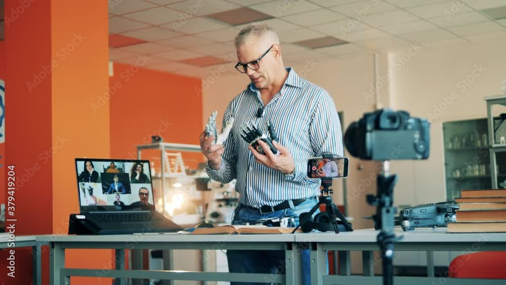 Online learning, online education, distance learning, distance education concept. Robotics online class with a male teacher doing a demonstration Online learning, online education, distance learning, distance education concept. Robotics online class with a male teacher doing a demonstration