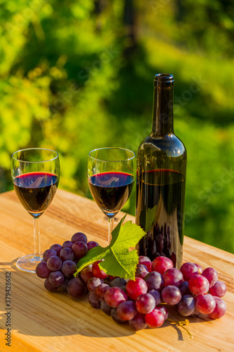 Fototapeta Naklejka Na Ścianę i Meble -  wine bottle and grapes