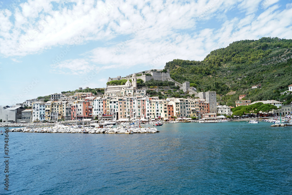 vista panoramica della cittadina di portovenere, liguria, italia, golfo dei poeti