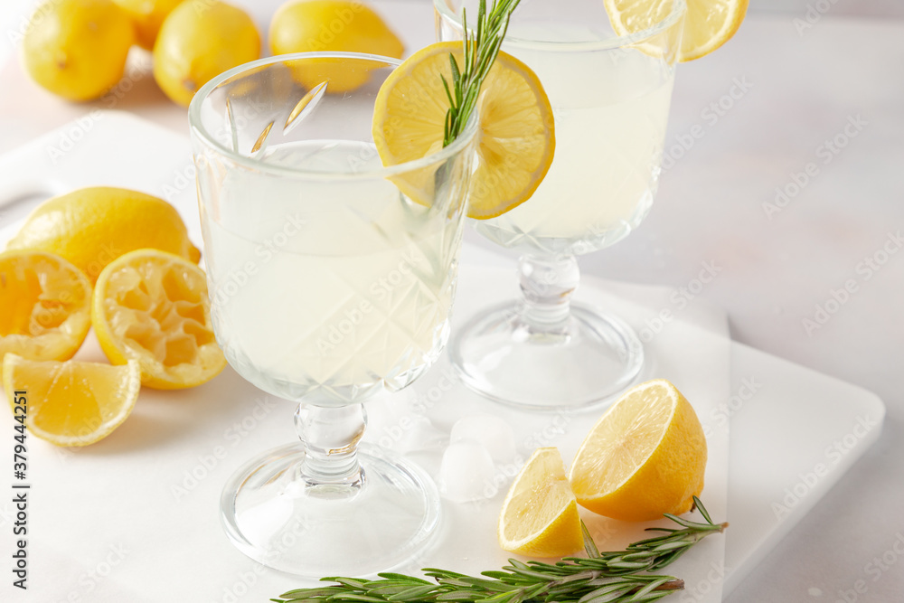lemonade with lemon