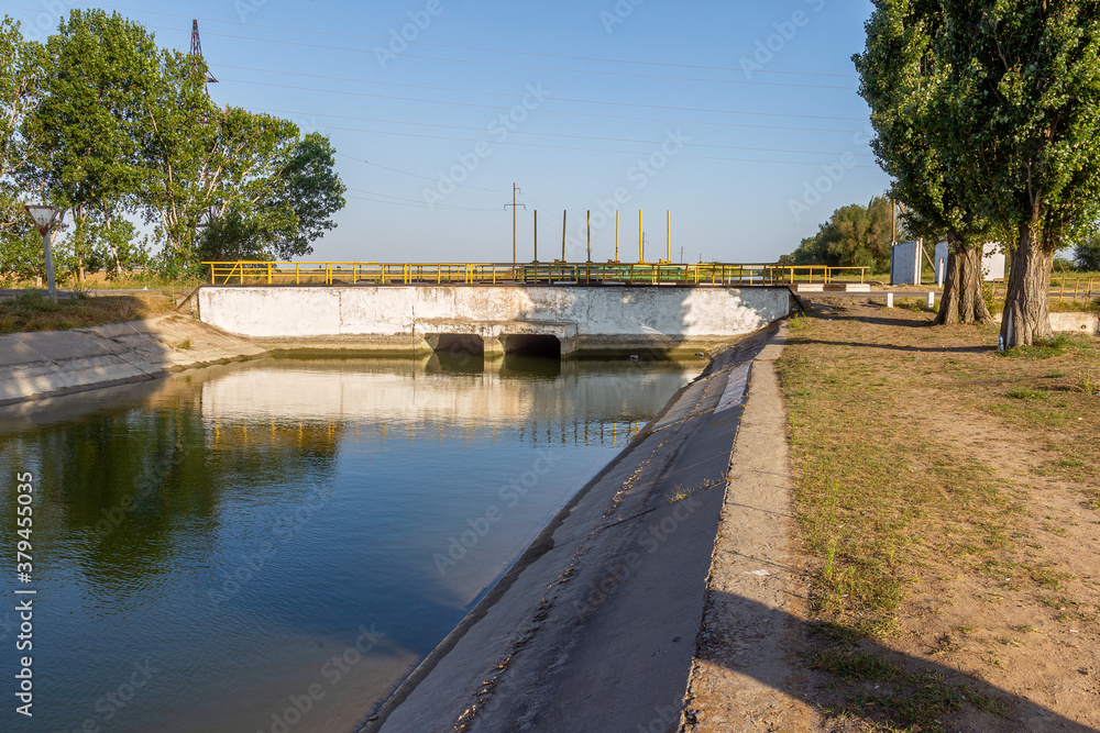 Agricultural canal or irrigation canal in a concrete wall Direct water to the farmer's farmland in arid areas of risky farming Agricultural canal or irrigation canal in a concrete wall Direct water to the farmer's farmland in arid areas of risky farming
