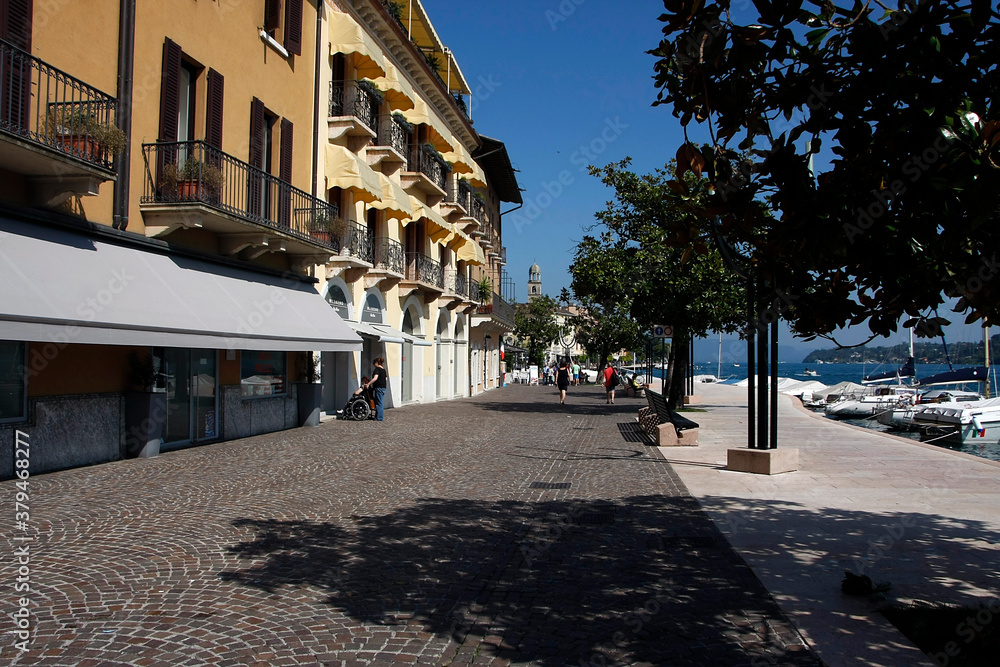 Uferpromenade in Salo am Gardasee, Saló, Lombardei, Italien, Europa           