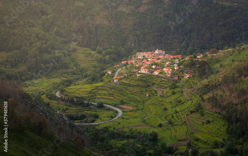 Bonita aldeia portuguesa nas montanhas Arcos de Valdevez Sistelo