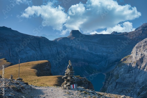 Steinmännchen auf Wanderweg photo