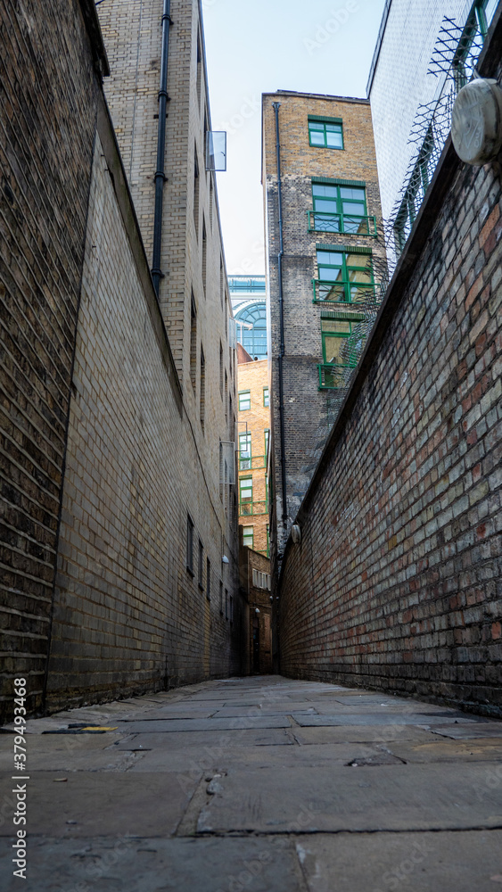 september 2020 london alley on liverpool street station
