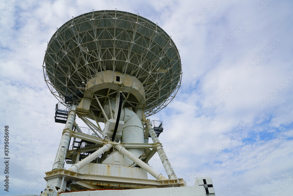 鹿児島県の内之浦宇宙空間観測所に在る衛星追跡用20mパラボラアンテナ、ロケット発射場に在るアンテナ