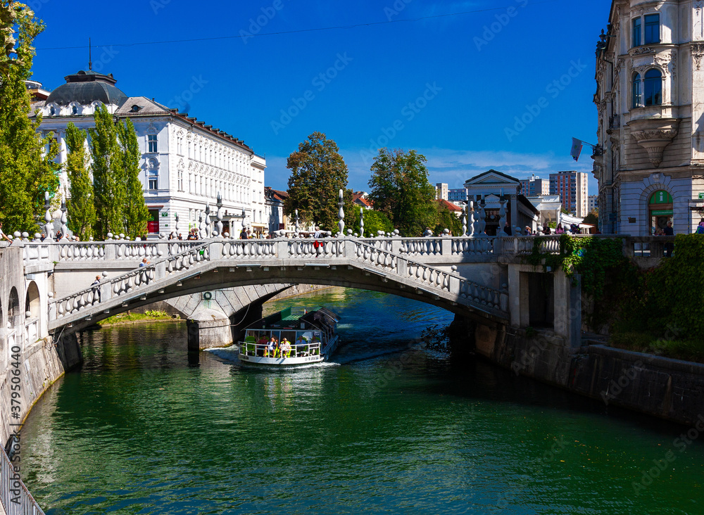 Fototapeta premium autumn in the river in the old city