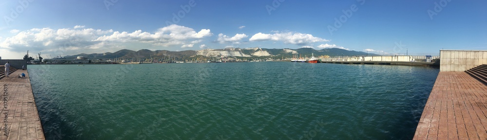 Fototapeta premium view from the pier