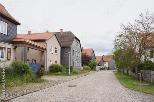 Haus, Strasse, Dorf, Land,alt, alte Straße, Allee ,Fachwerk , Pflastersteine