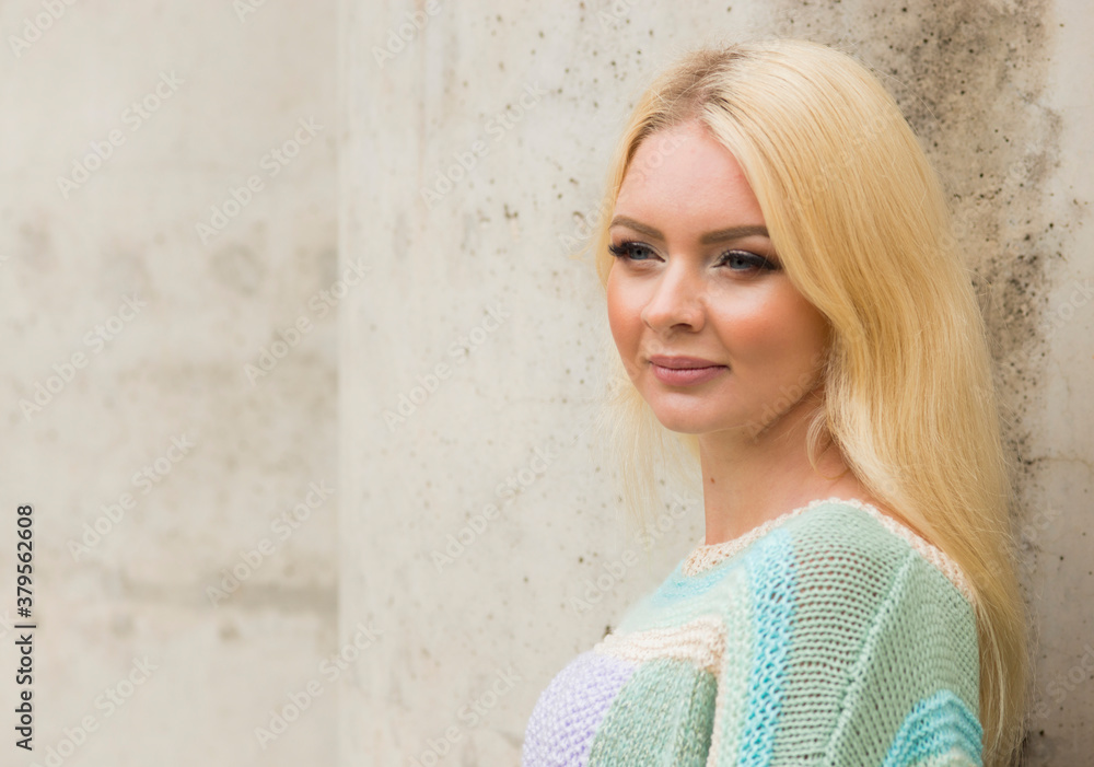 Woman posing in an autumn park, in a knitted sweater
Woman posing in an autumn park, in a knitted sweater
