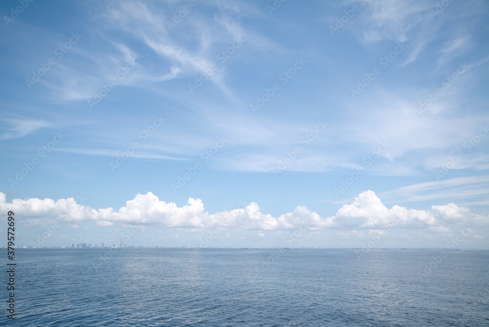 東京湾、夏の雲と海と空 東京湾、夏の雲と海と空