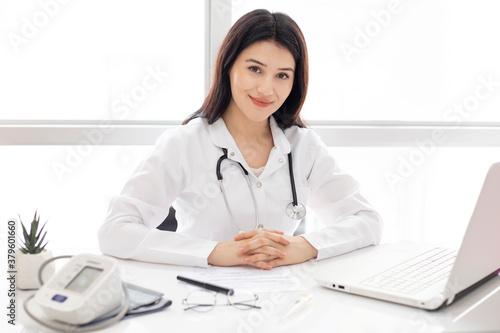 Doctor woman in the office 