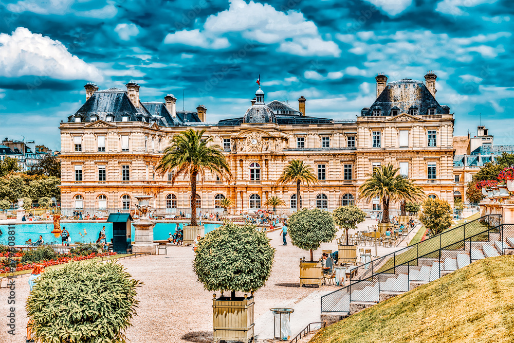 PARIS, FRANCE - JULY 08, 2016 : Luxembourg Palace and park in Paris, the Jardin du Luxembourg, one of the most beautiful gardens in Paris. France. - obrazy, fototapety, plakaty 