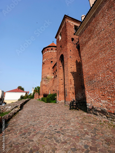 Zamek w Reszlu – zamek reszelski położony jest nad brzegiem rzeki Sajny, w południowo-wschodniej części miasta. © JDziedzic