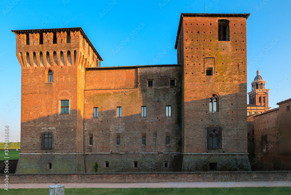 Palazzo ducale di Mantova al tramonto