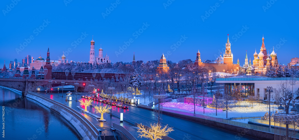 Obraz premium Panorama Moscow. Russia in winter morning. Sights in Moscow in winter. Snow on streets of Russia. Kremlin and St. Basil's Cathedral in distance. Moscow river on morning. Christmas holidays in Russia.
