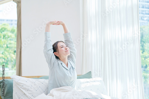 Canvastavla 起床する女性