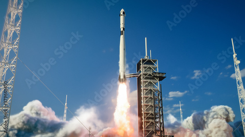 Foto Shot of a Launch Pad Complex: Successful Rocket Launching with Crew on a Space Exploration Mission