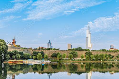 Canvastavla Scenery of Xuanwu Lake and Ming Great Wall in Nanjing, China
