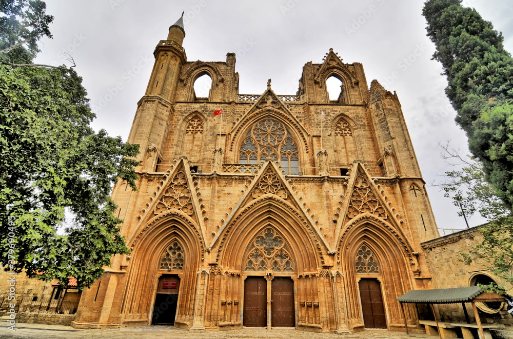 Meczet Lali Mustafy Paszy w Famaguście wzniesiony pierwotnie jako gotycka katedra św. Mikołaja,