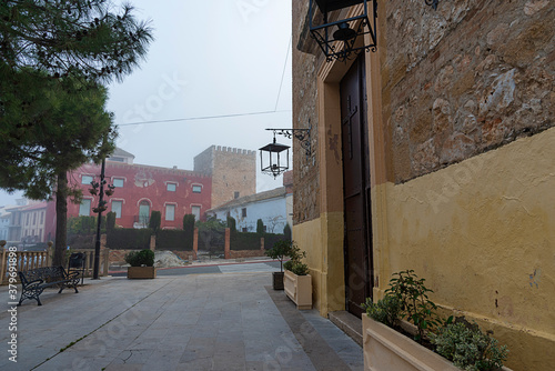 Fotografía foggy view of castle from church in Salar, Granada
