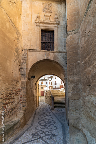 Fototapeta Naklejka Na Ścianę i Meble -  cobbled street in Alhama de Granada, Spain	