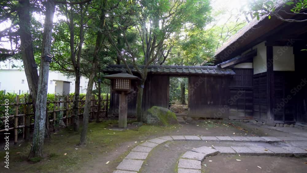Traditional Japanese construction usually uses wooden walls with doors to separate different spaces and gardens. Traditional Japanese construction usually uses wooden walls with doors to separate different spaces and gardens.