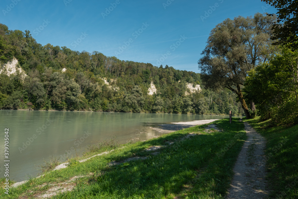 Fluss, Inn bei Wasserburg in der Sonne Fluss, Inn bei Wasserburg in der Sonne