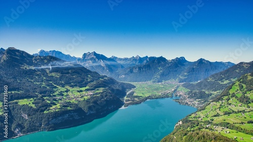 Aussicht Weesen mit Walensee und Bergkulisse, Bergsee, lake