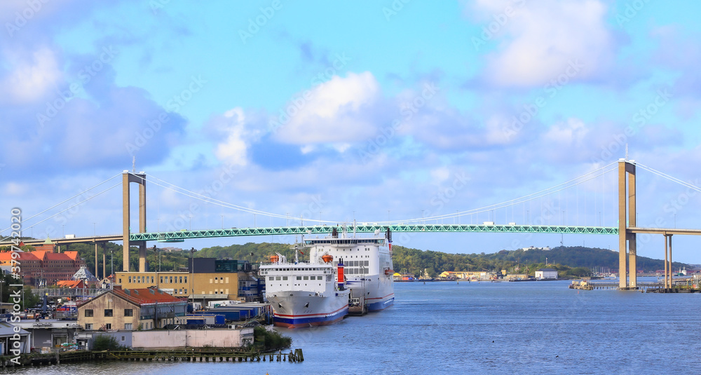 Bridge crosses the harbour of Gothenburg, Sweden Bridge crosses the harbour of Gothenburg, Sweden