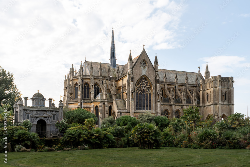 Obraz premium Arundel Cathedral church of our lady and St Philip Howard in West Sussex, England. Summer 2020 flowers blooming.