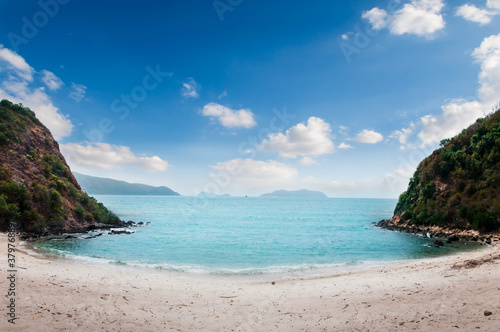 beautiful beach © Tongsai Tongjan