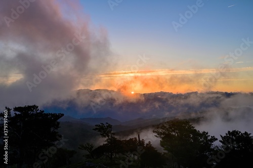 日出ヶ岳で見た雲海に包まれた幻想的な夕焼け情景＠大台ヶ原山、奈良