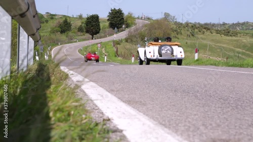 passaggio di auto d'epoca in Toscana photo