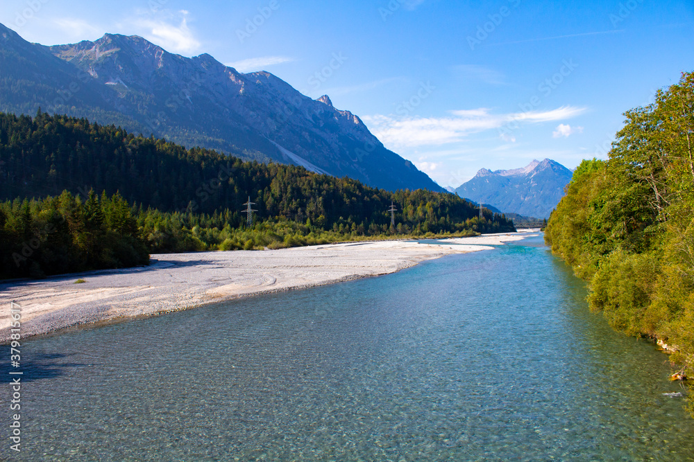 Lech in Tirol Fluss Berge Alpen 