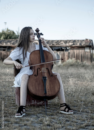 girl with violoncello