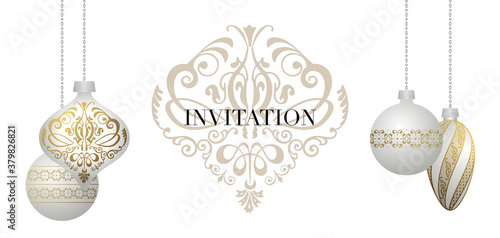 Carte d’invitation pour les fêtes raffinée et luxueuse, avec des boules de Noël ornementales blanches et or.