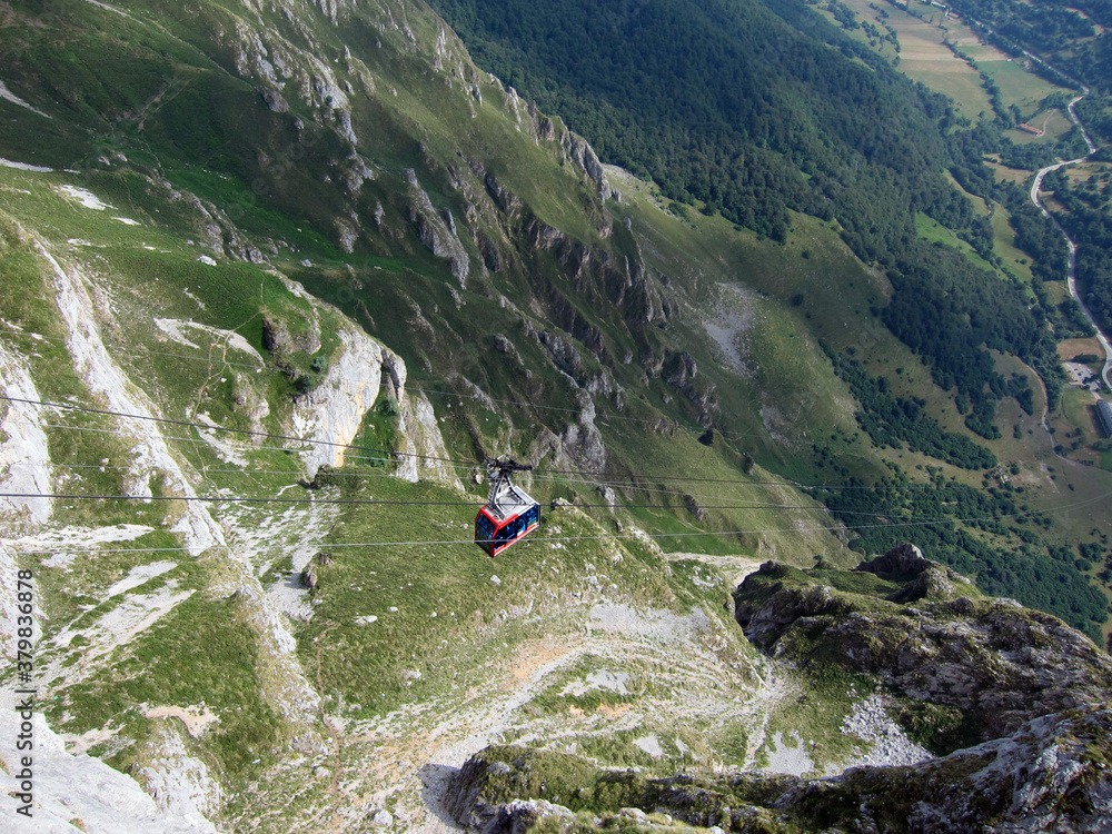 Cable car on Pyrenees mountain Cable car on Pyrenees mountain