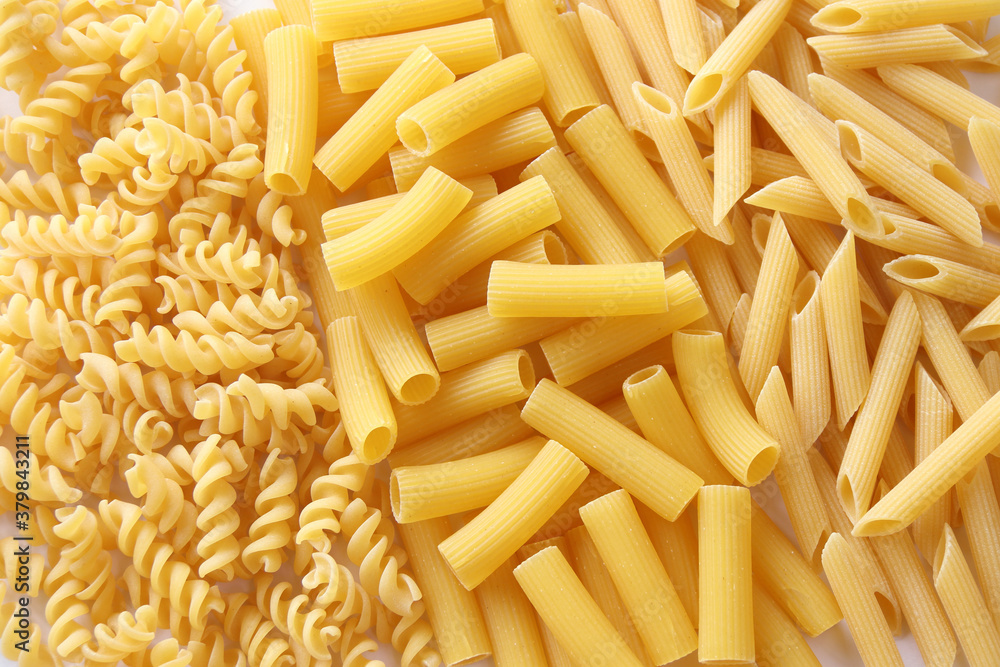ショートパスタ3種類 リガトーニ 筋入り オレッキエッテ 耳たぶ ペンネ ペンの先 フィジリ 糸巻 Stock Photo Adobe Stock