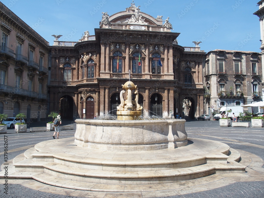 Teatro Bellini und Fischbrunnen, Piazza Vincenzo Bellini, Catania, Sizilien, Italien