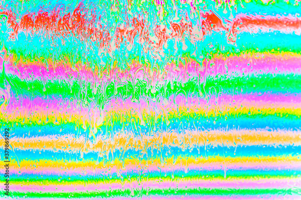 Dynamic interference colors in thin soap films Dynamic interference colors in thin soap films
