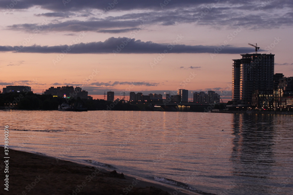 Obraz premium sunset over the river