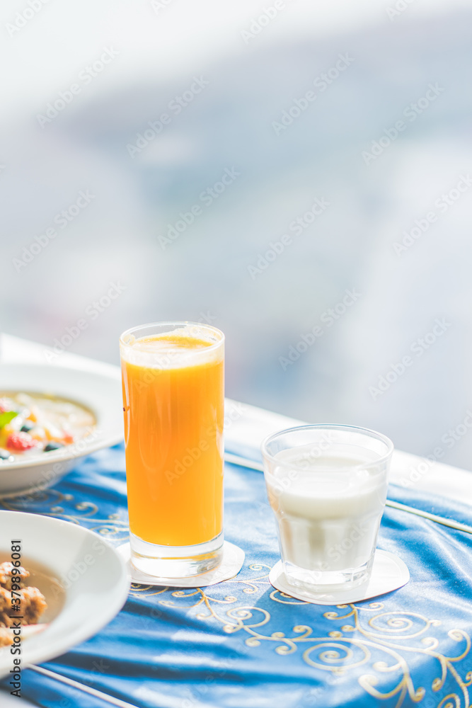 breakfast in hotel room