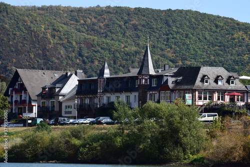 Blick über die Mosel zwischen Valwig und Ernst photo