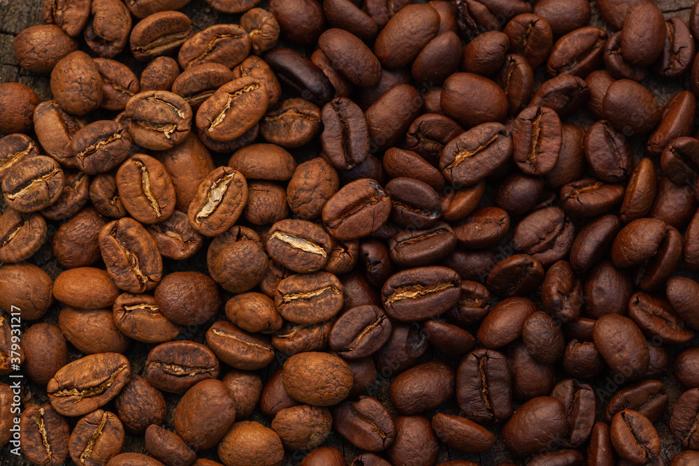 Naklejka premium Mixture of different kinds of roasted coffee beans background.