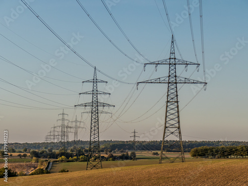 Strommasten am Abend © focus finder