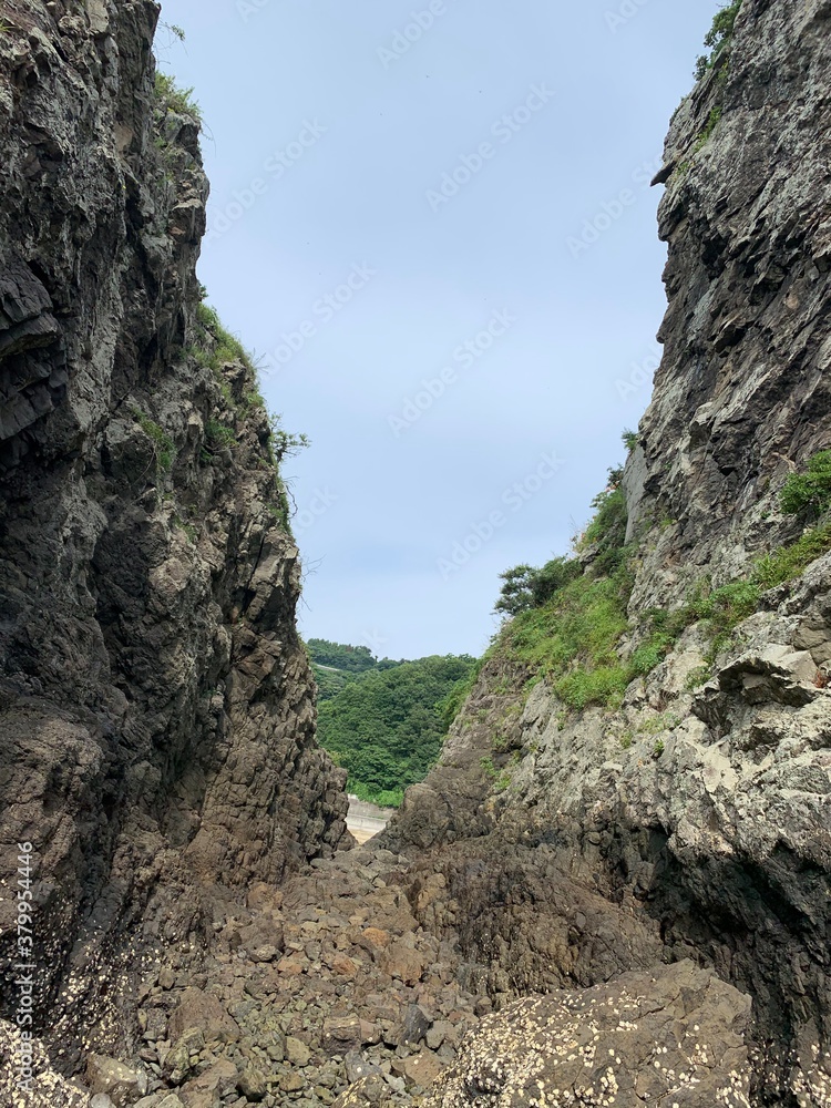 Uninhabited Islands and the Sea