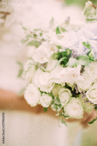 Beautiful bride with wedding flowers, wedding accessories © Наташ Сергеева