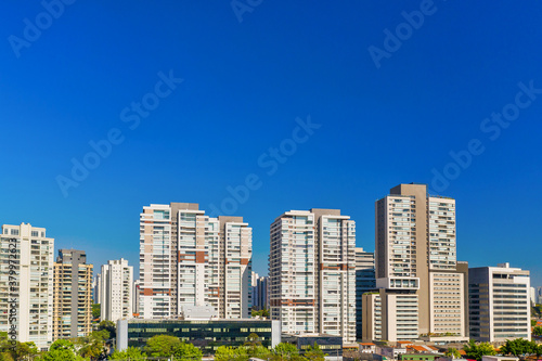 Foto aérea de São Paulo, predios residenciais ao fundo