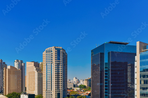 Foto aérea de São Paulo, predios de negocios ao fundo photo